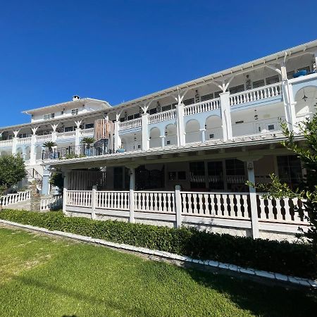 Diaporos Hotel 보우르보우로우 외부 사진
