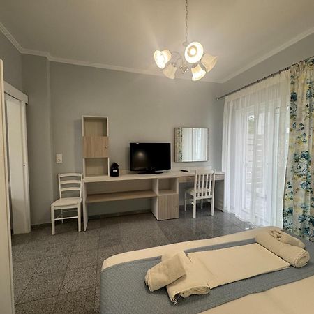 Diaporos Hotel 보우르보우로우 외부 사진