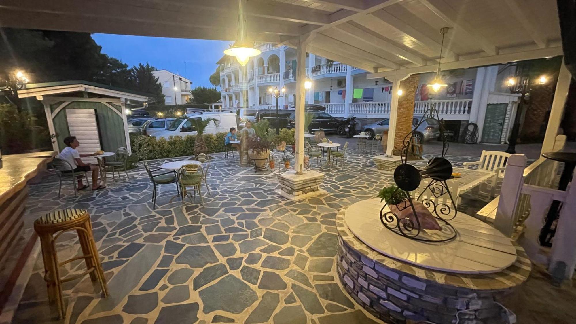 Diaporos Hotel 보우르보우로우 외부 사진