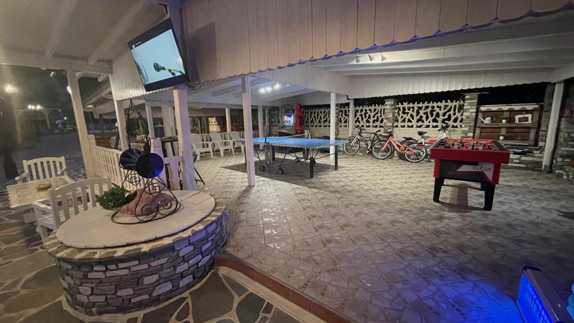 Diaporos Hotel 보우르보우로우 외부 사진