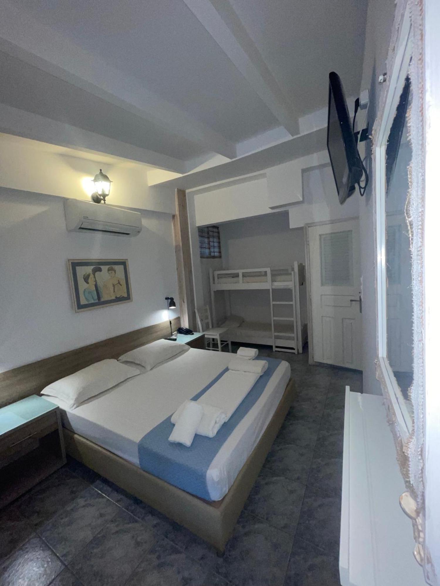 Diaporos Hotel 보우르보우로우 외부 사진