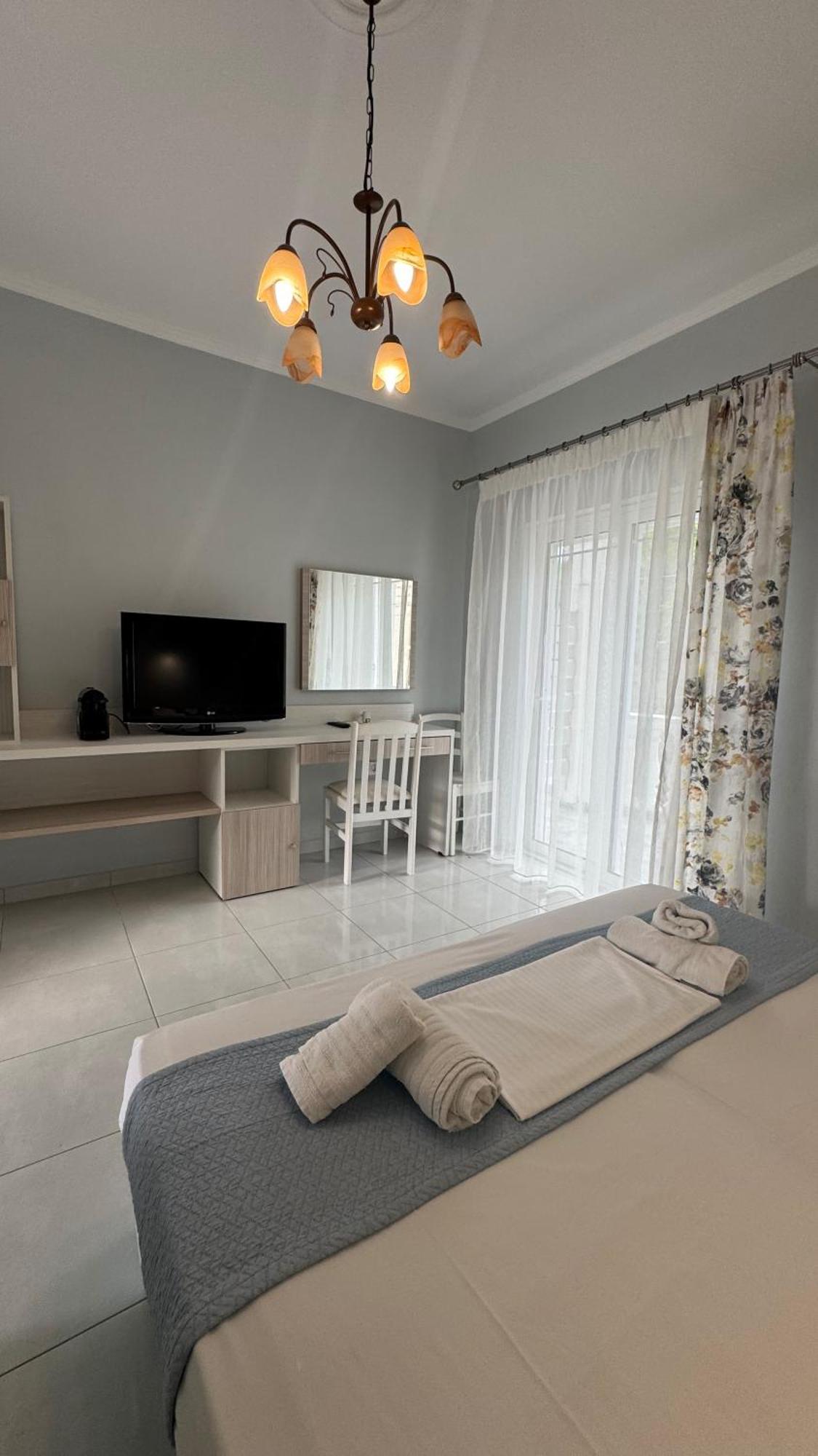 Diaporos Hotel 보우르보우로우 외부 사진