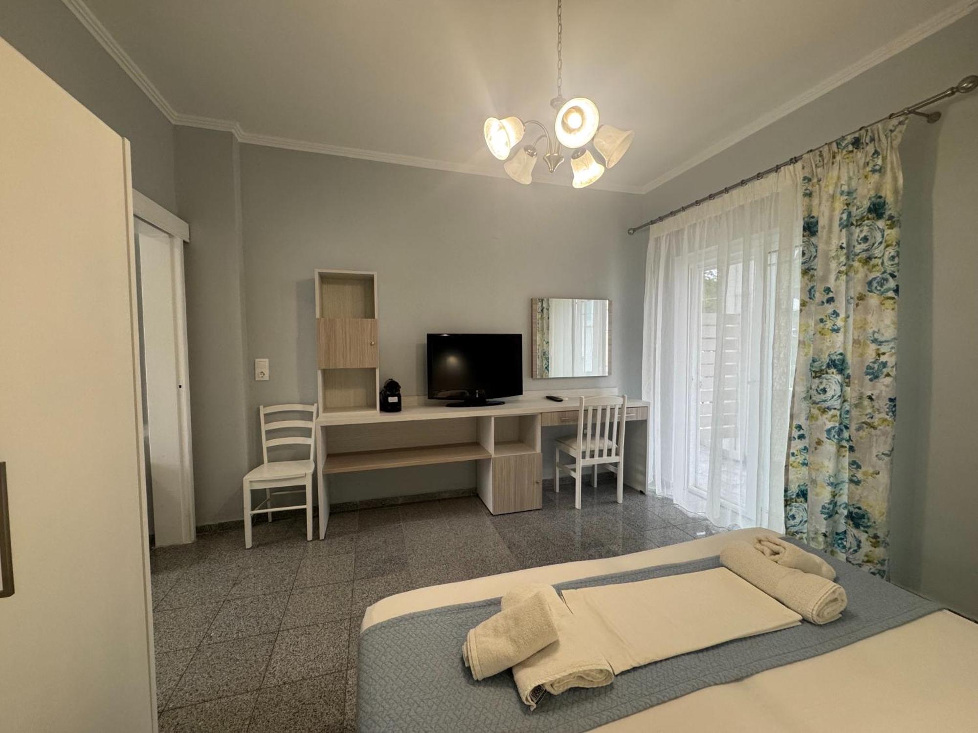 Diaporos Hotel 보우르보우로우 외부 사진