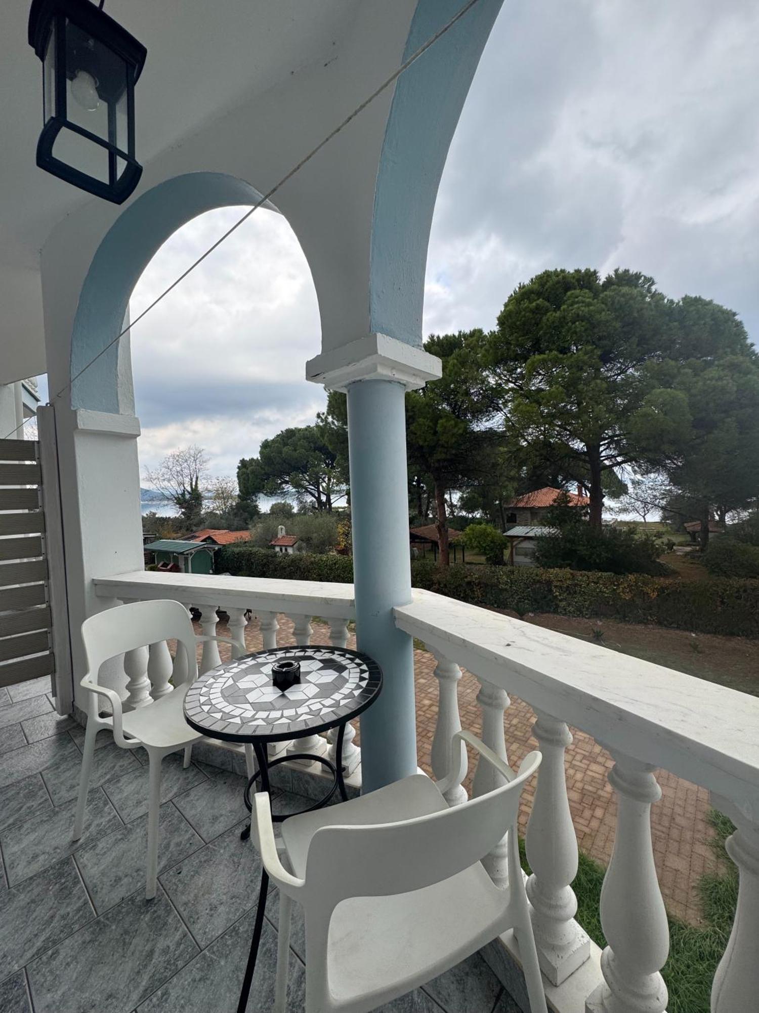 Diaporos Hotel 보우르보우로우 외부 사진