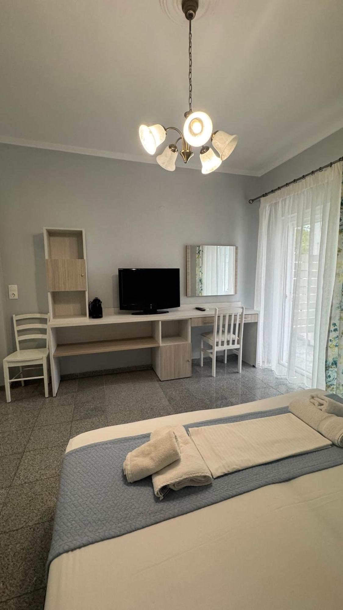 Diaporos Hotel 보우르보우로우 외부 사진