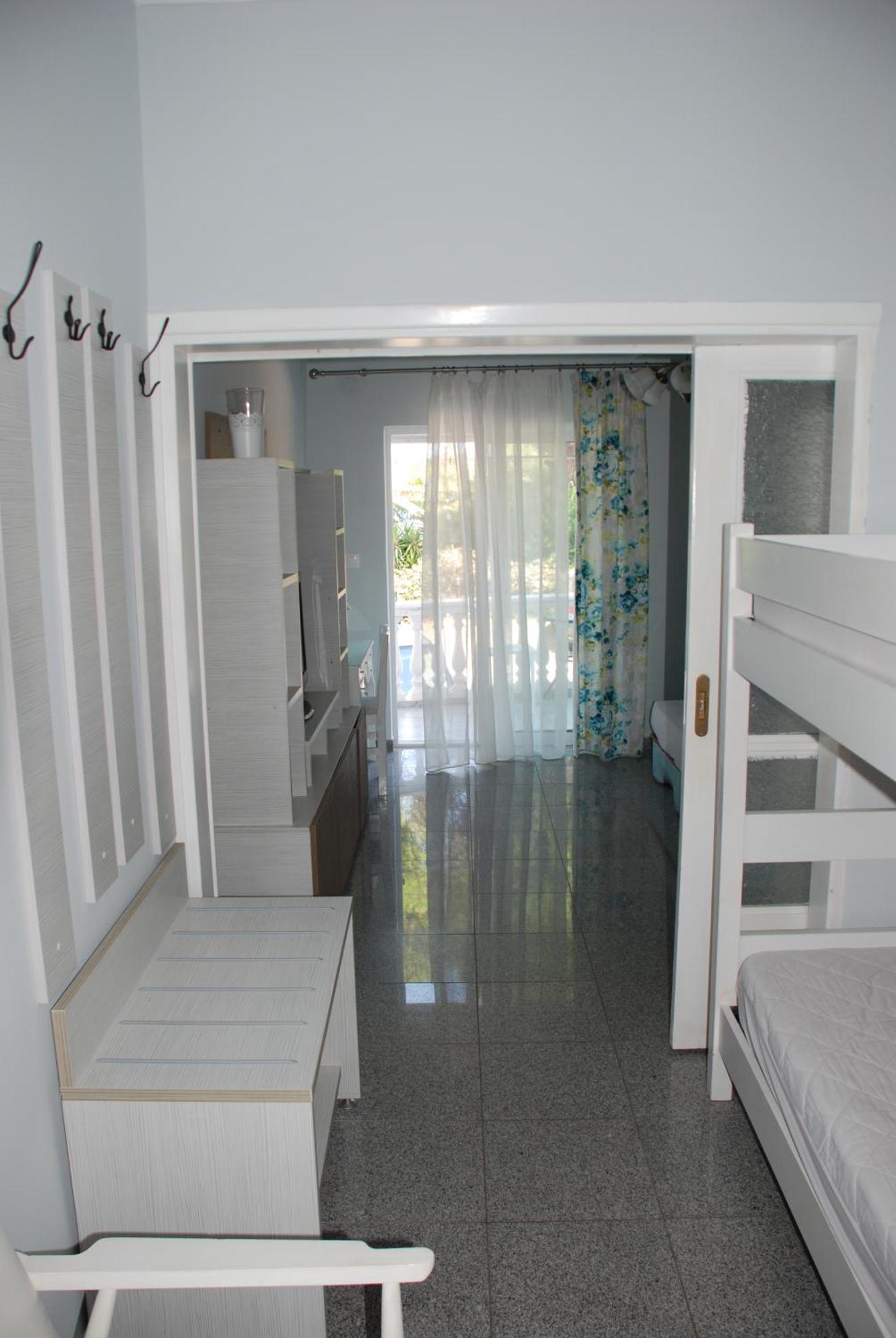Diaporos Hotel 보우르보우로우 외부 사진