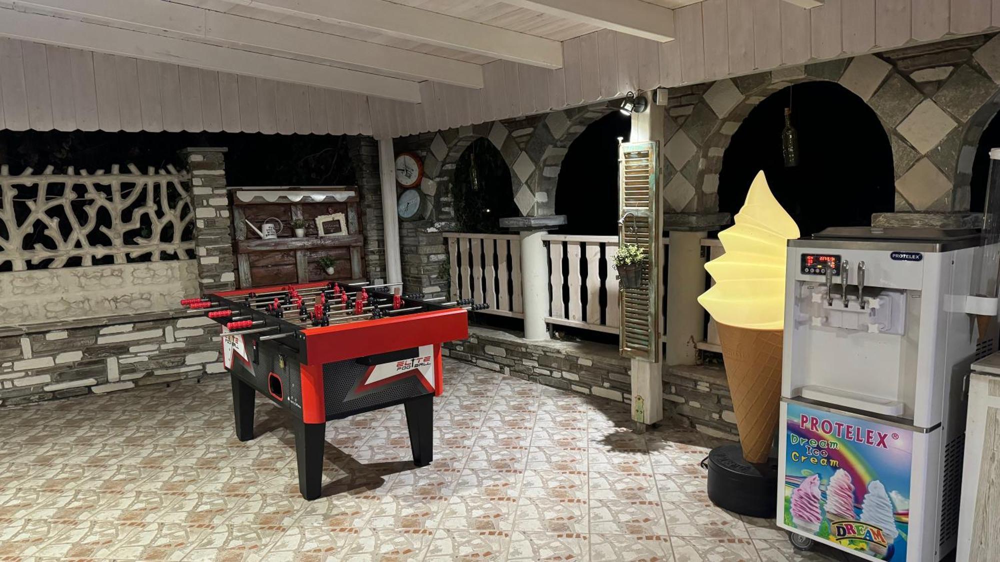 Diaporos Hotel 보우르보우로우 외부 사진