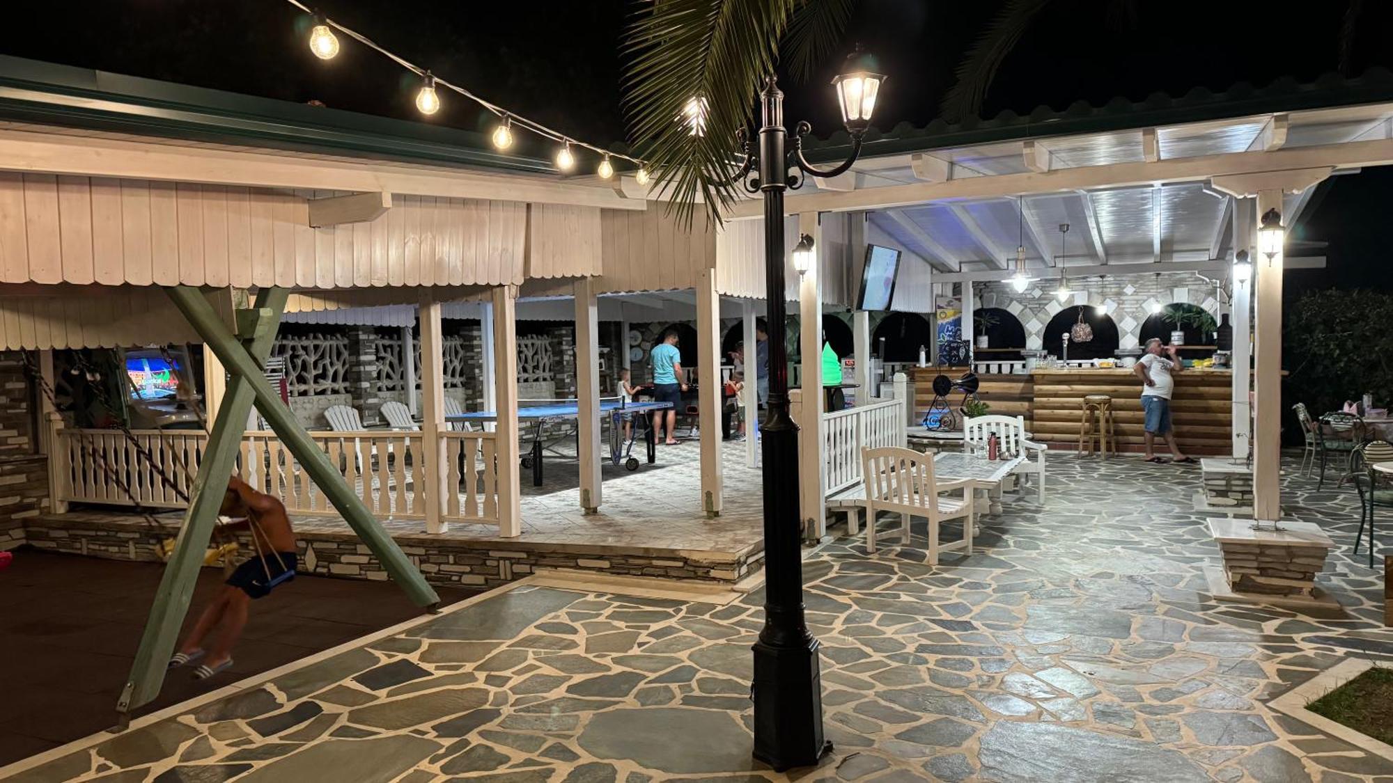 Diaporos Hotel 보우르보우로우 외부 사진